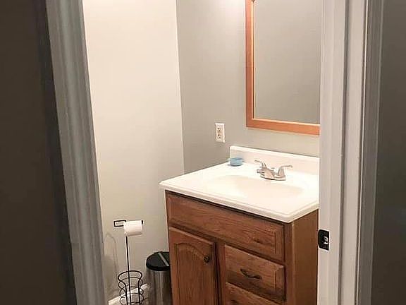 Guest full bath 