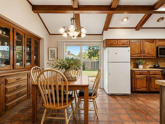 3rd image of 3233 Chimneyrock Dr