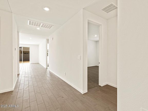 5th image of 17709 W SOUTHGATE Avenue