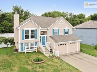 903 Applewood Ln, Belton, MO 64012