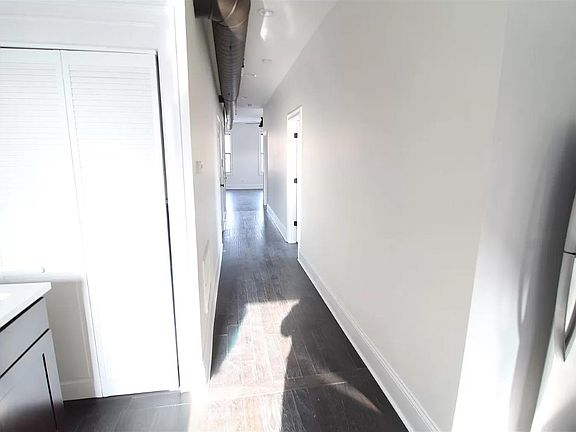 4th image of 1409 W Lunt Ave Unit 2E