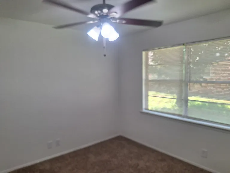 513 Simmons Dr — Photo 9
