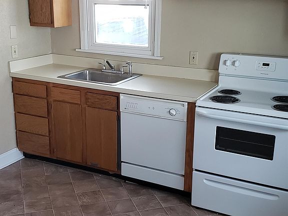 3rd image of 1145 Myrtle Ave