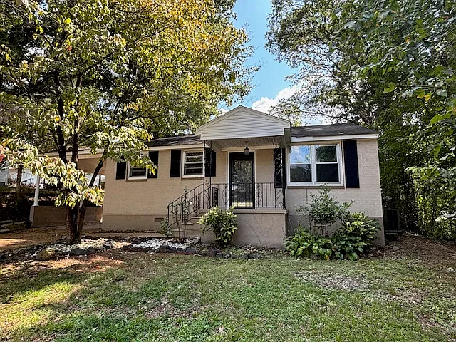 134 E Duncan Ave — Photo 1