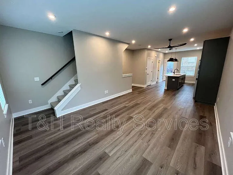 2117 Coretta Way — Photo 3