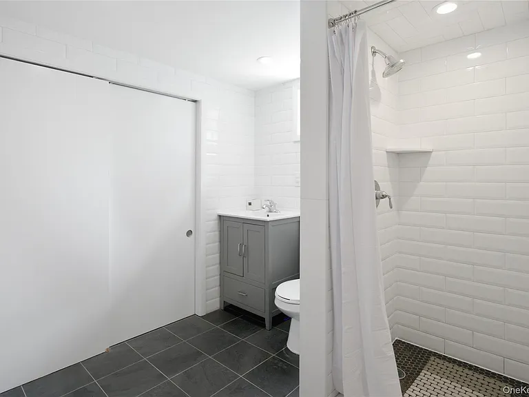 1641 Falmouth Ave — Photo 23