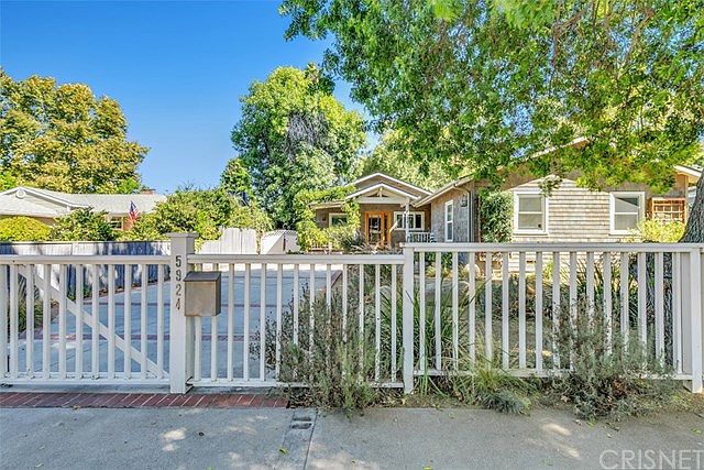 1st image of 5924 Vanalden Ave