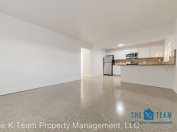 5th image of 513 Avenue J SE #513