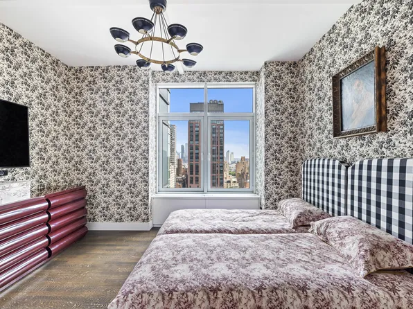 310 East 53rd Street image 16 of 18