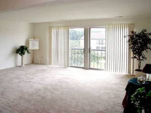 3rd image of 2133 Glencoe Hills Dr APT 4