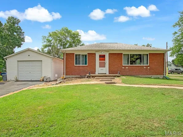 701 E Board St, Elkville, IL 62932