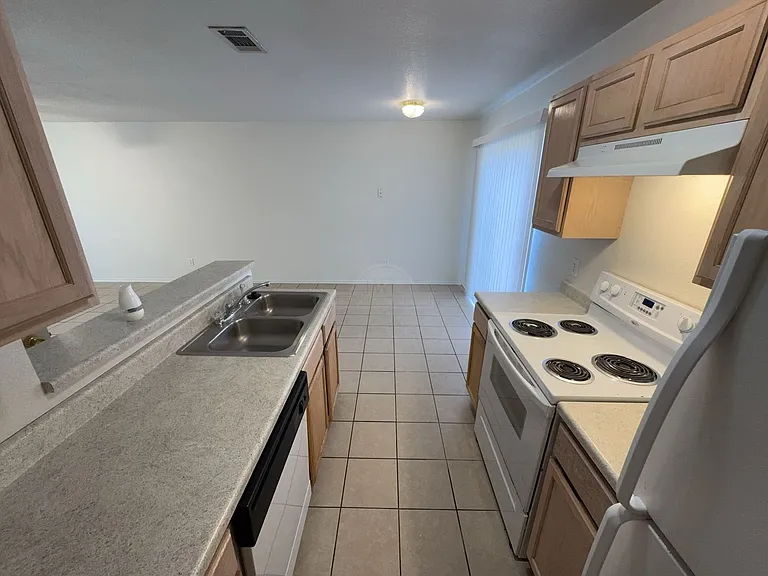 3307 Barcelona, Killeen — Photo 6