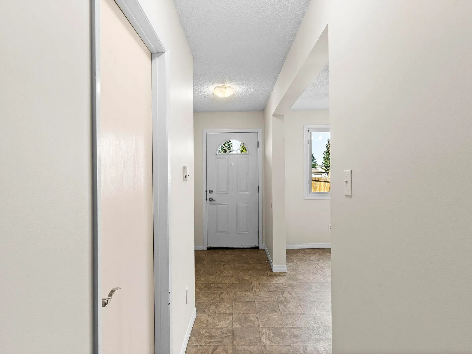 Lymburn Lane 3 Bed Townhomes | Water and Gas are not included | No Dog Allowed | Parking Included — Photo 4
