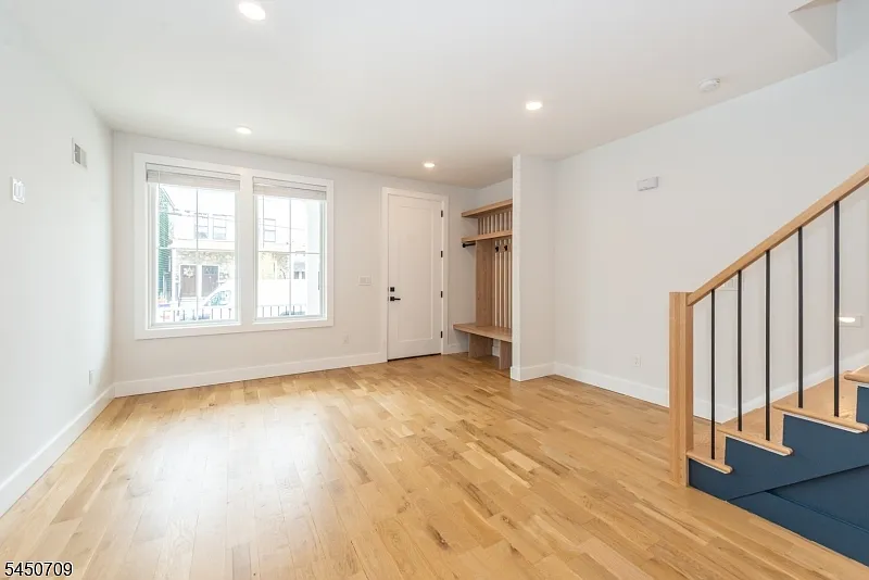 3 bed, 3.5 bath, $5,700 — Photo 4
