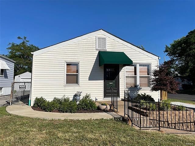 1st image of 3288 Macklind Ave