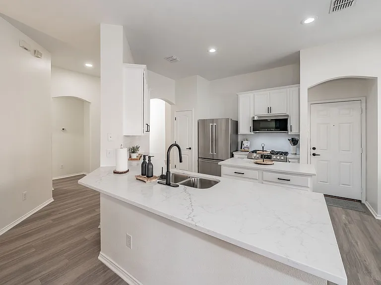 9040 Weller Ln — Photo 10