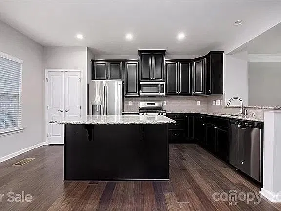3 bed, 2.5 bath, 1807 sqft, $2,950 — Photo 4