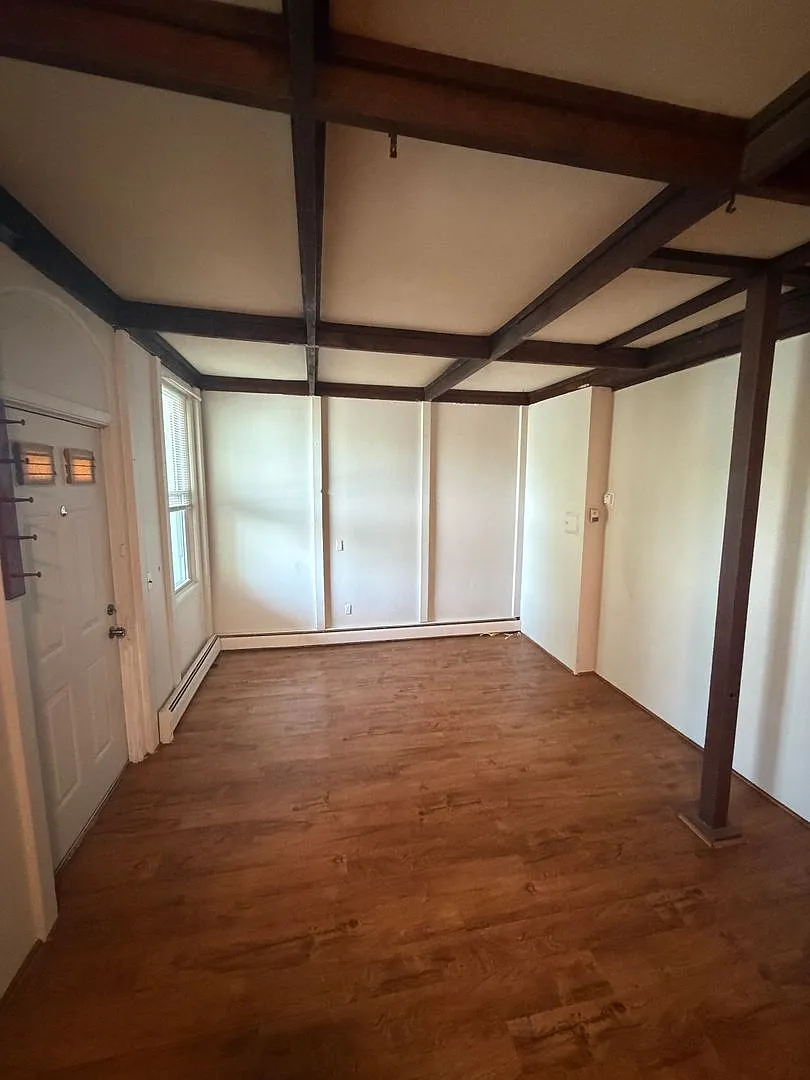 1 Bedroom 1 Bath — Photo 2
