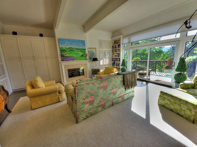 9 Carriage Ct — Photo 6
