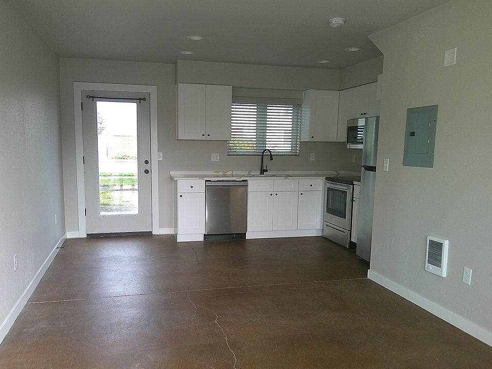 1st image of 2915 Waverly Dr SE #110