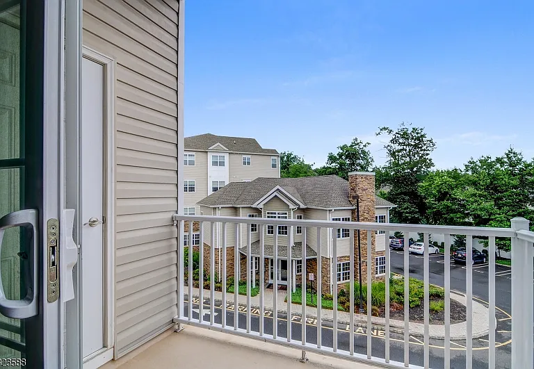 331 Pond Ln — Photo 48