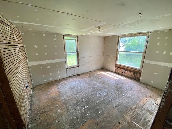 2nd image of 1420 N Cedar Ave