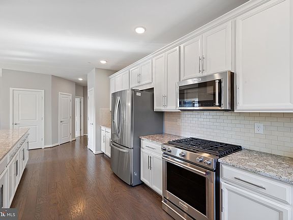 3rd image of 3985 Norton Pl Unit 105