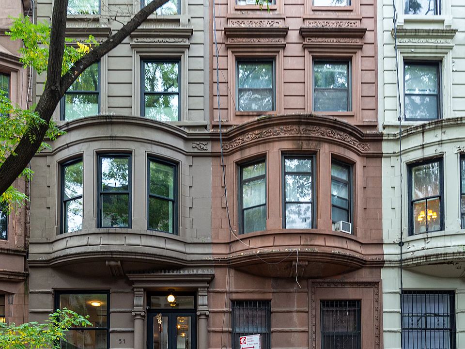 1st image of 49 W 90th St