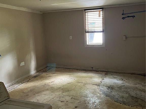 3rd image of 5102 Forest Ave
