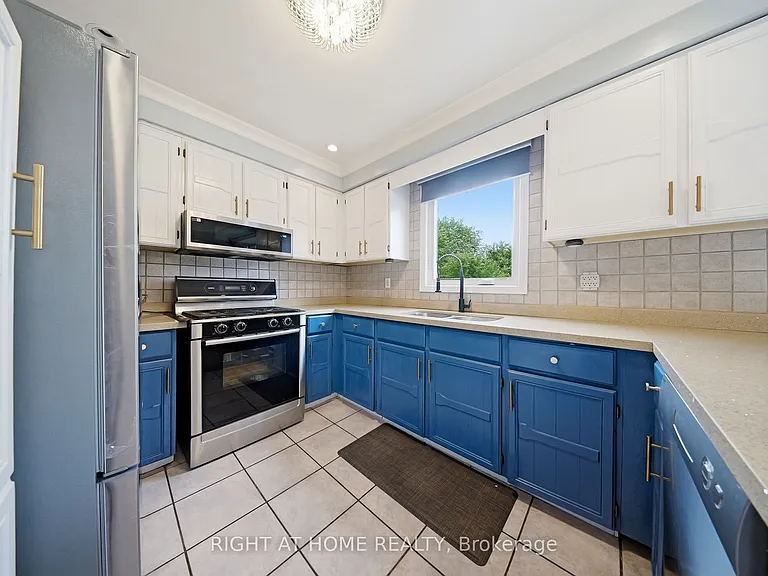 29 Sunforest Dr — Photo 24