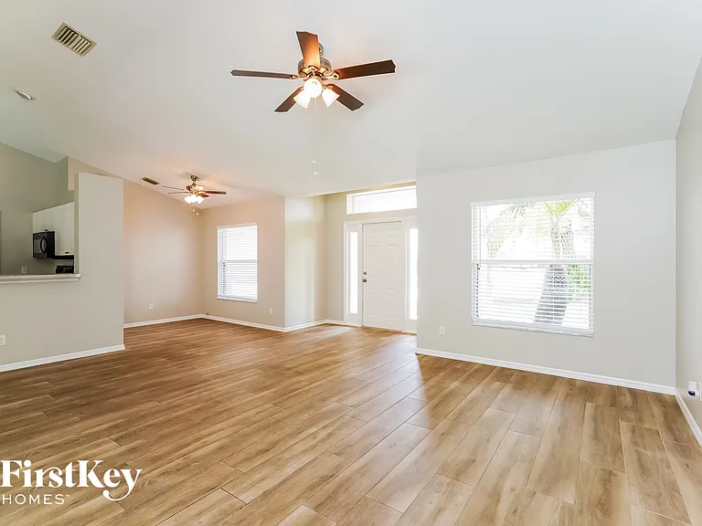 2215 NW 23rd St — Photo 3