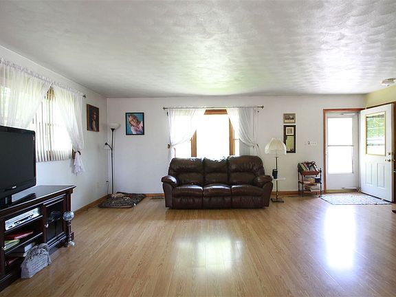 4th image of 1723 Schreiber St