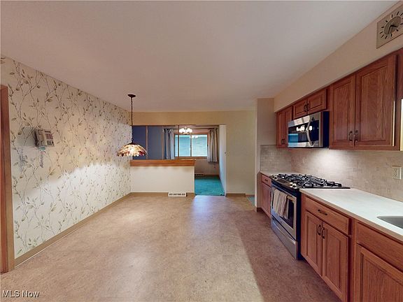 5th image of 8111 Fenway Dr
