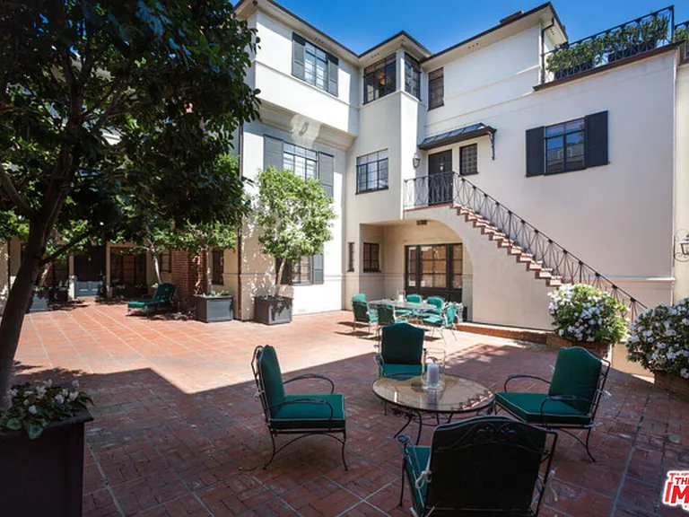 155 S Rodeo Dr — Photo 17