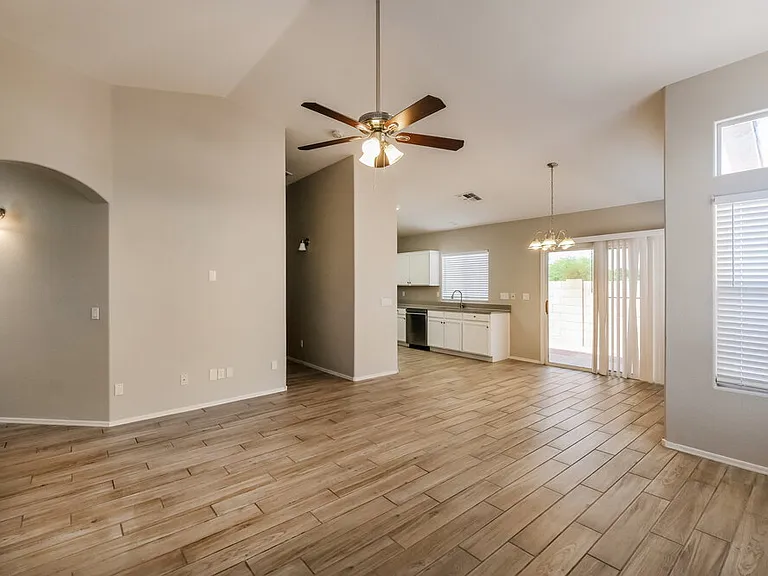 3430 N Saffron — Photo 5