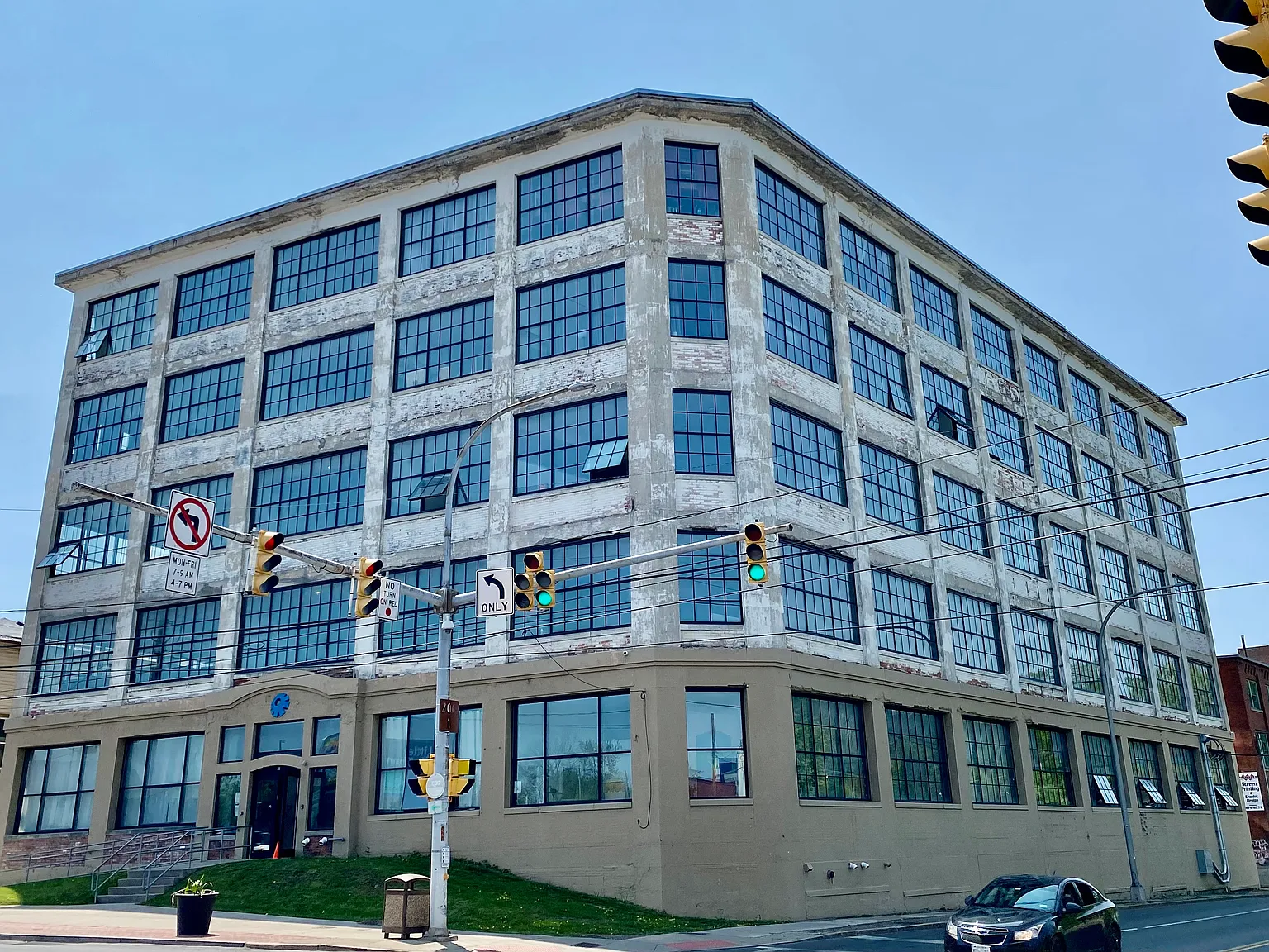 The Gear Factory (Artist Living) — Photo 4
