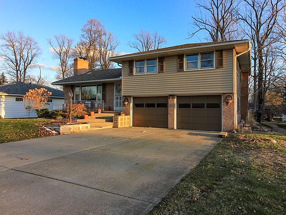 3rd image of 1425 Silver Ln