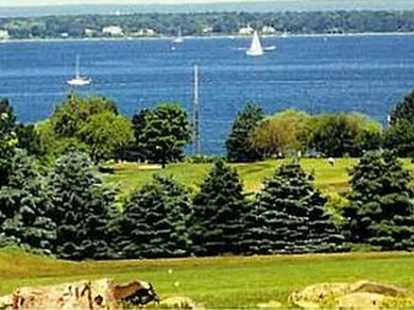 251 Browns Ln #1, Middletown, RI 02842