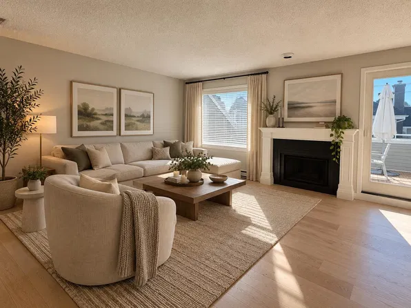 223 Keith Rd E #304, North Vancouver, BC V7J 2J4