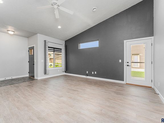 3rd image of 4406 W Townsley Pl
