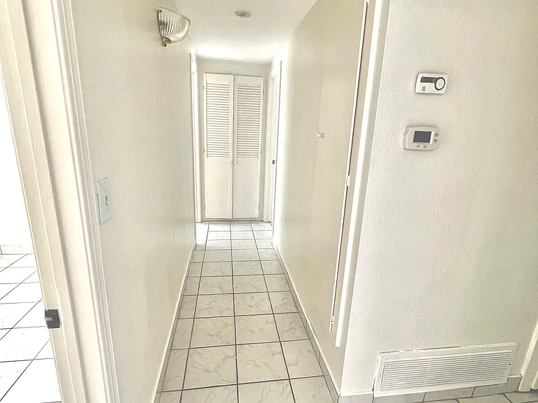 880 N Waverly St — Photo 13