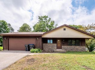 336 E Wisconsin Ave, Pewaukee, WI 53072