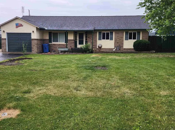 8984 E South Circle Dr, Churubusco, IN 46723