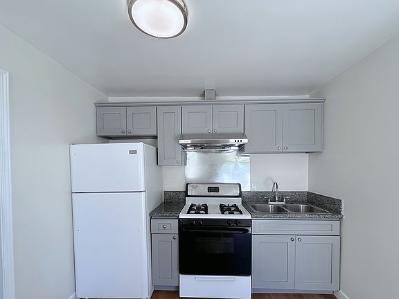 2nd image of 623 E Kingsley Ave #A