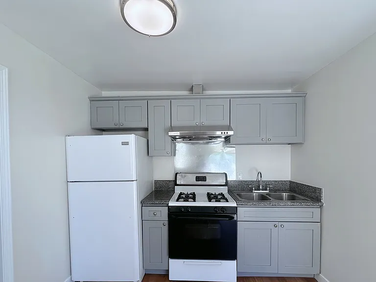 623 E Kingsley Ave #A — Photo 2