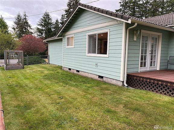 4th image of 2921 33rd Ln NW