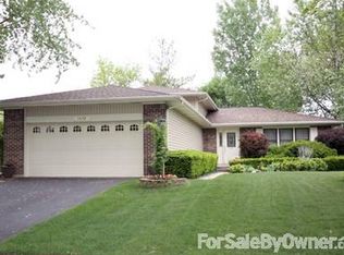 1678 Virginia Dr, Elk Grove Village, IL 60007