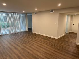 420 N. Louise Apt. 04, 2 br / 2.0 ba, $3150