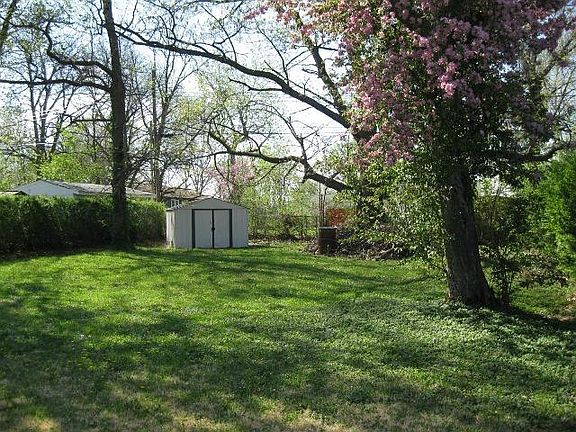 4th image of 1704 Rosewood Ln