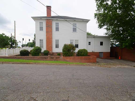 4th image of 1015 Boundary St